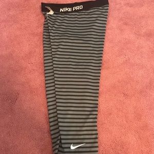 Nike pro quarter length leggings